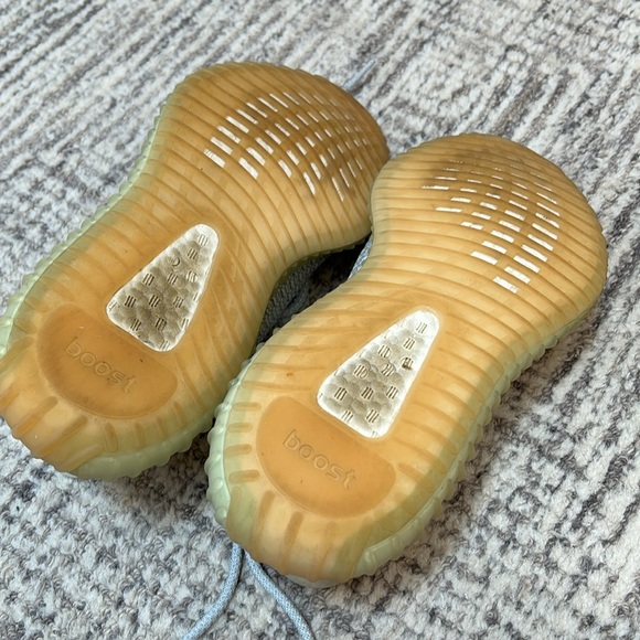 Adidas Yeezy boost 350 V2 - Picture 5 of 8
